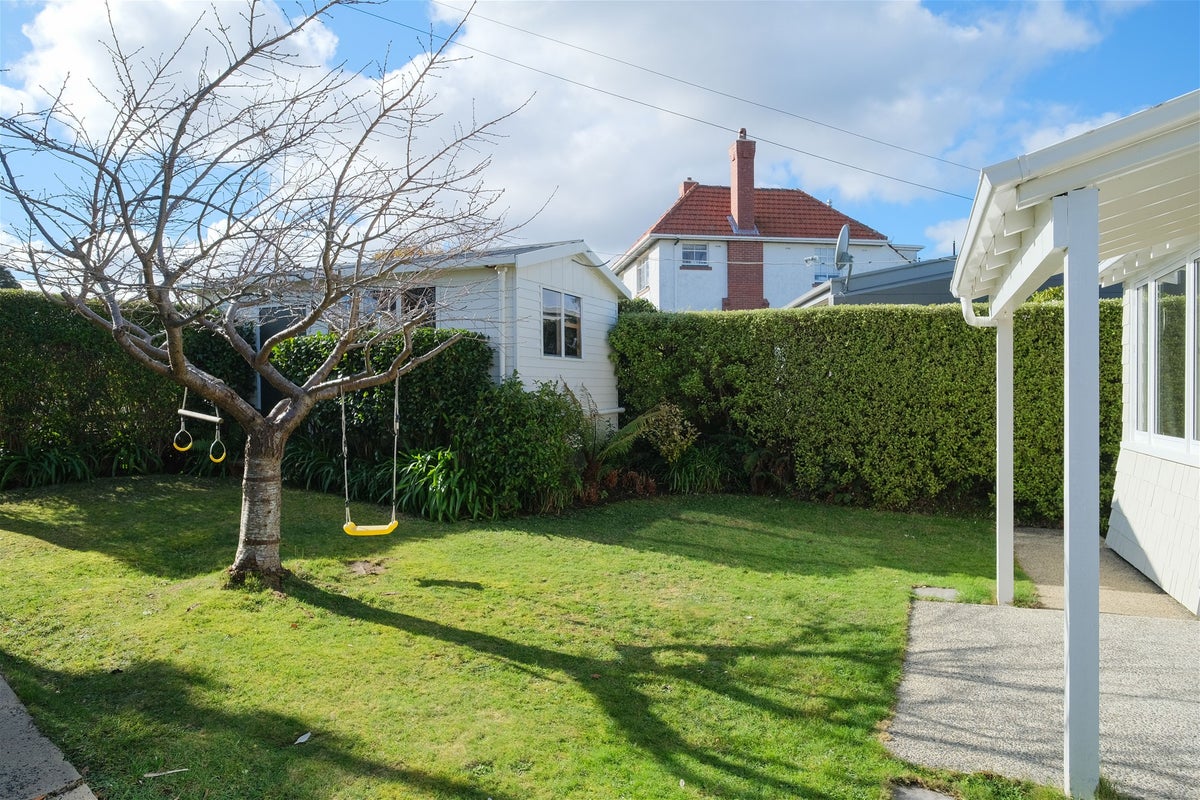 17 Prestwick Street, Maori Hill, Dunedin - Carousel 2