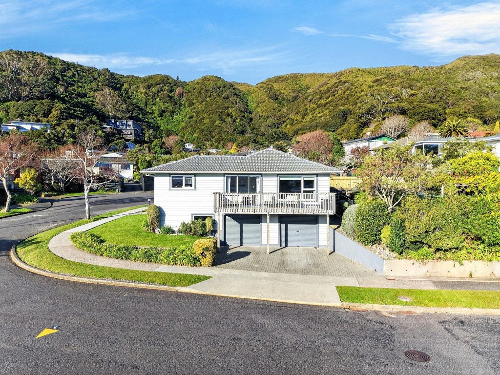 11 Saint Francis Grove, Waterloo, Lower Hutt - Carousel 2