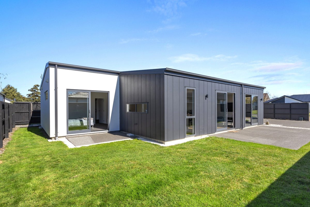 9 Summerleas Lane, Halswell, Christchurch - Carousel 1