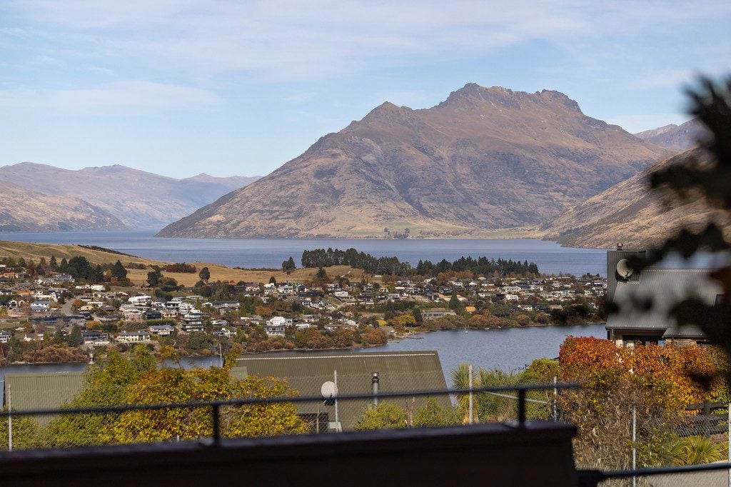 1 Goldleaf Hill, Queenstown, Queenstown - Carousel 50