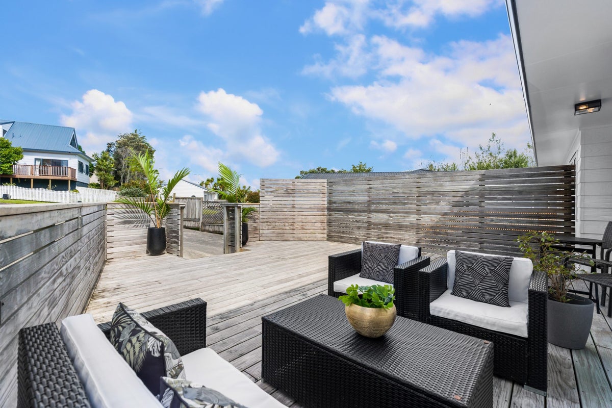 69 Athena Drive, Totara Vale, Auckland - Carousel 2
