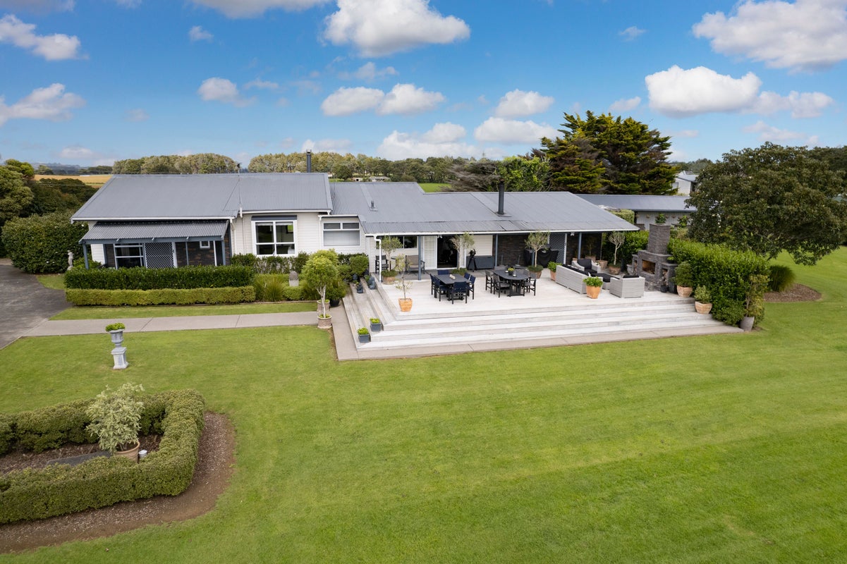 1402 Glenbrook Road, Waiuku - Carousel 1