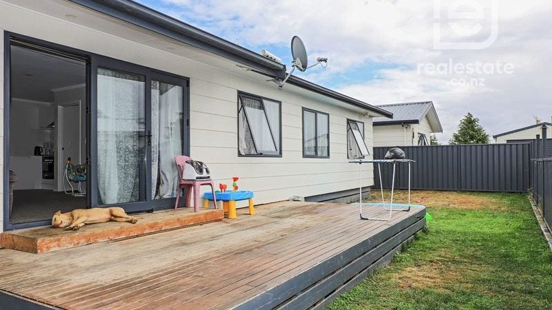 5 Arklow Place, Flaxmere, Hastings - Carousel 1