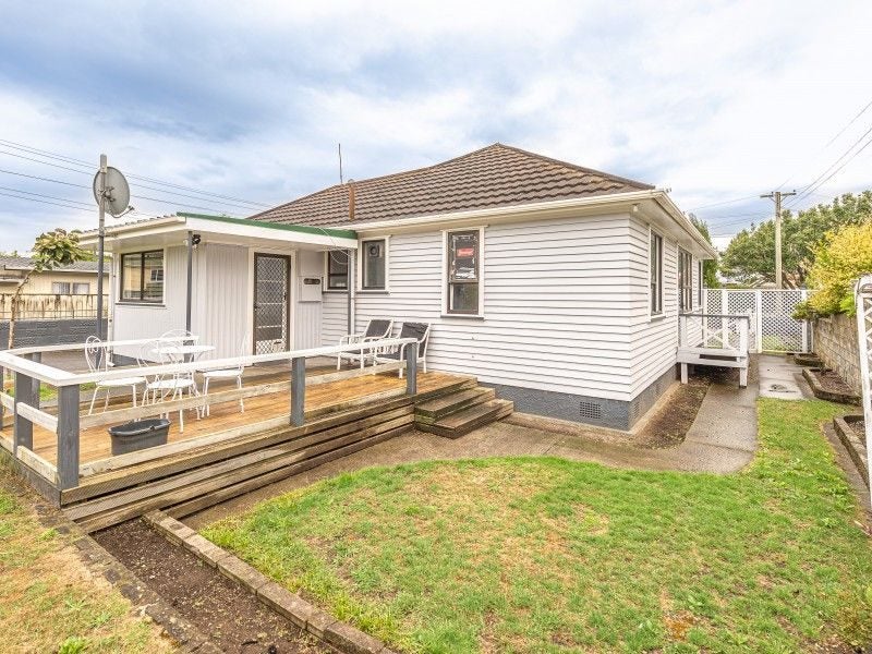 9 Swiss Avenue, Gonville, Whanganui - Carousel 1