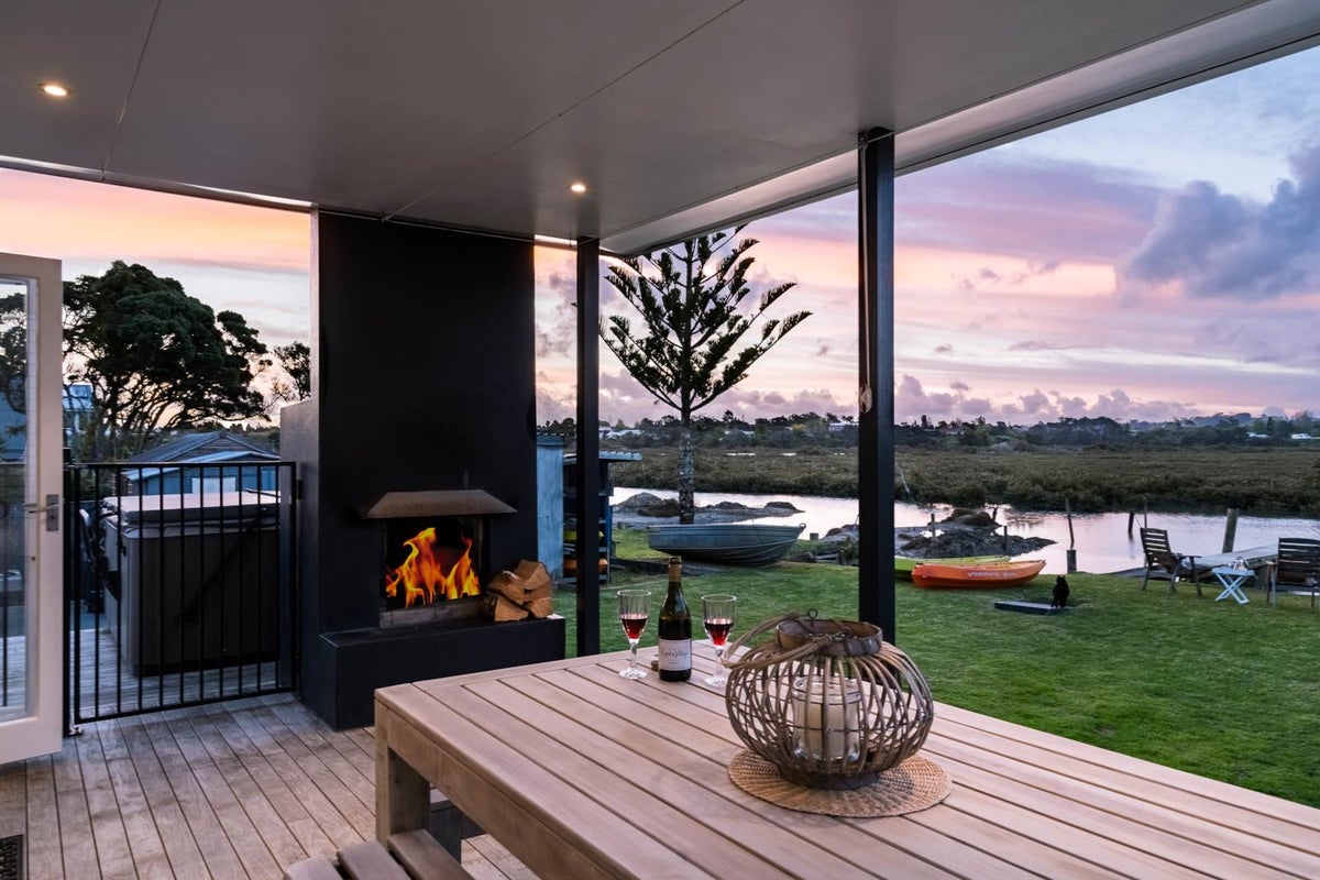 24 The Terrace, Herald Island, Auckland - Carousel 1