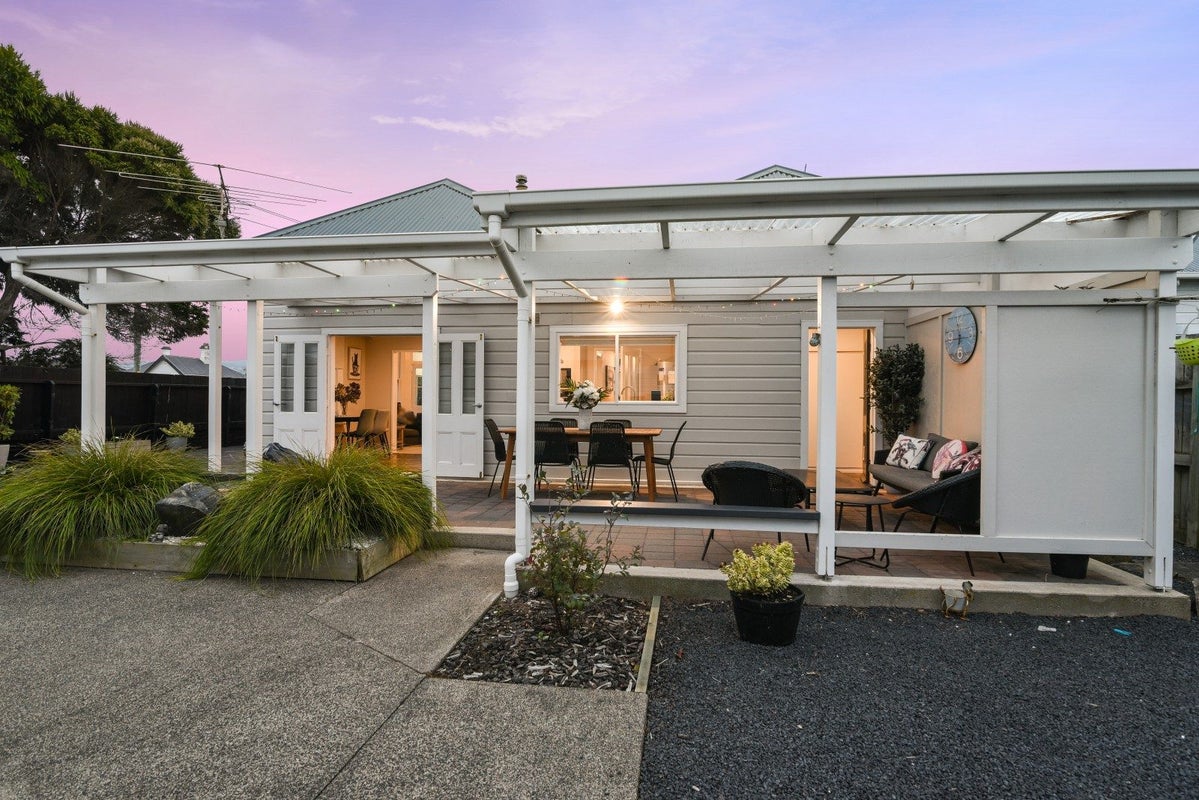 18 Freyberg Street, Saint Kilda, Dunedin - Carousel 1
