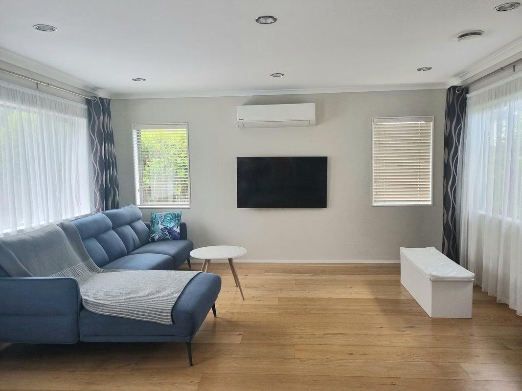 6 Pony Park Place, Beachlands, Auckland - Carousel 2