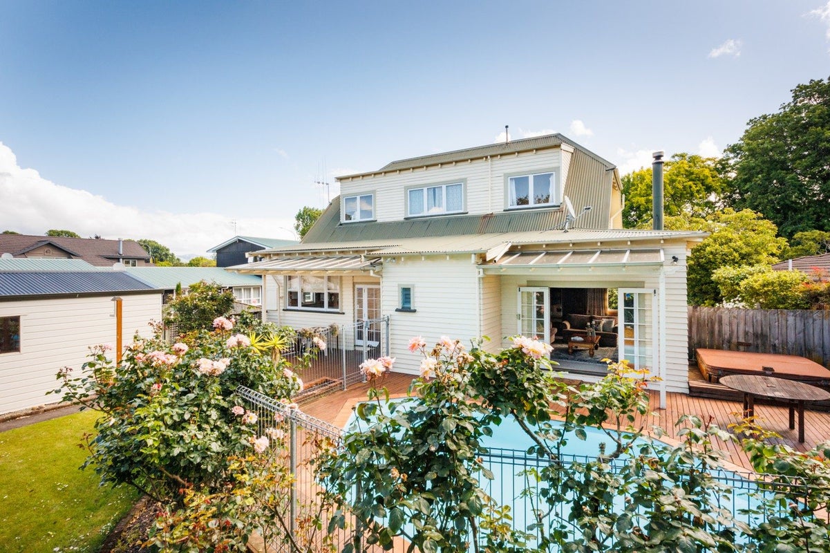 243 Victoria Avenue, Hokowhitu, Palmerston North - Carousel 37