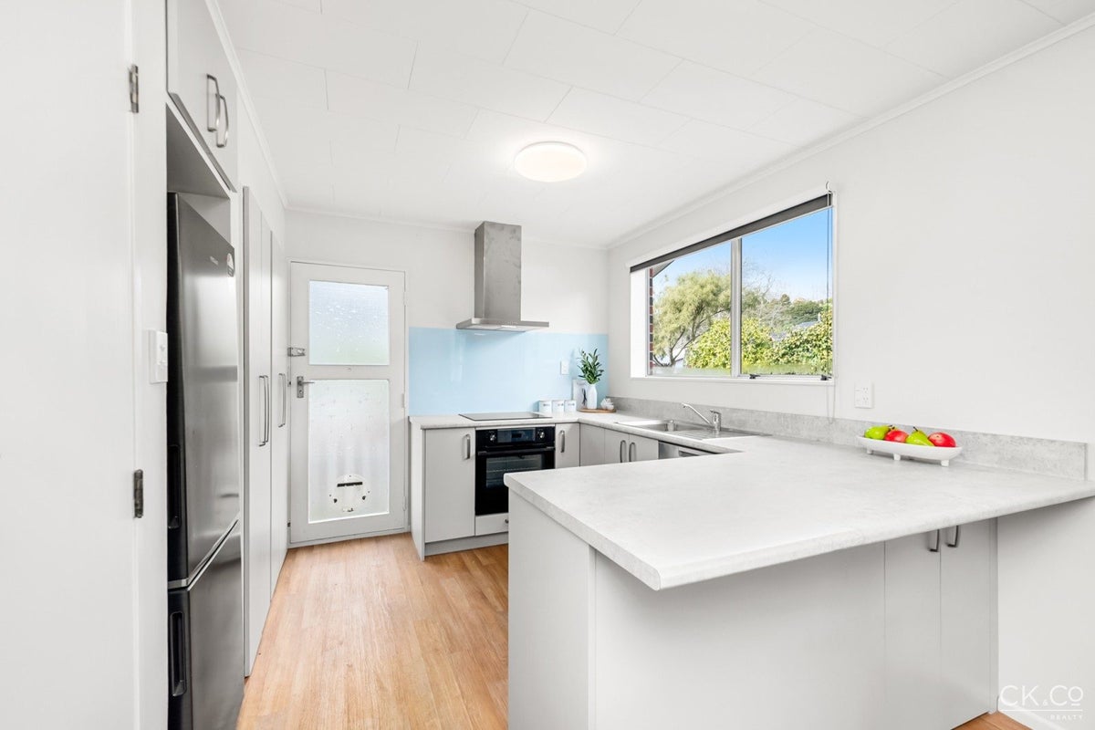 1/31 Gemstone Drive, Birchville, Upper Hutt - Carousel 2
