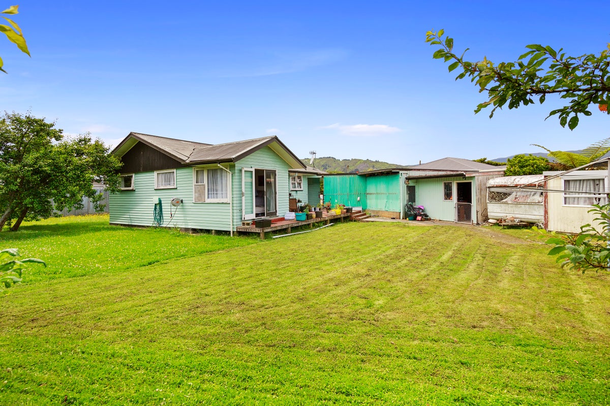 79 Karamu Crescent, Wainuiomata, Lower Hutt - Carousel 2
