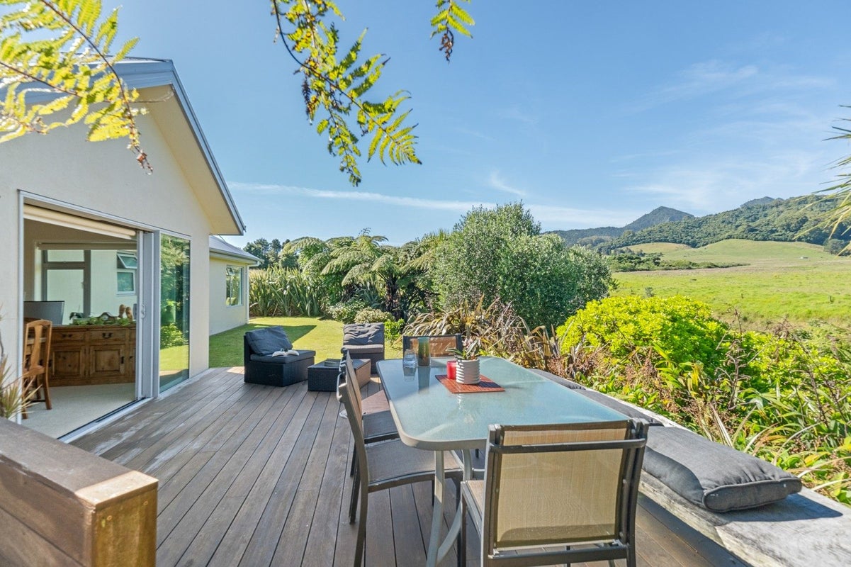 5A Tui Grove, Oakura, Oakura - Carousel 2