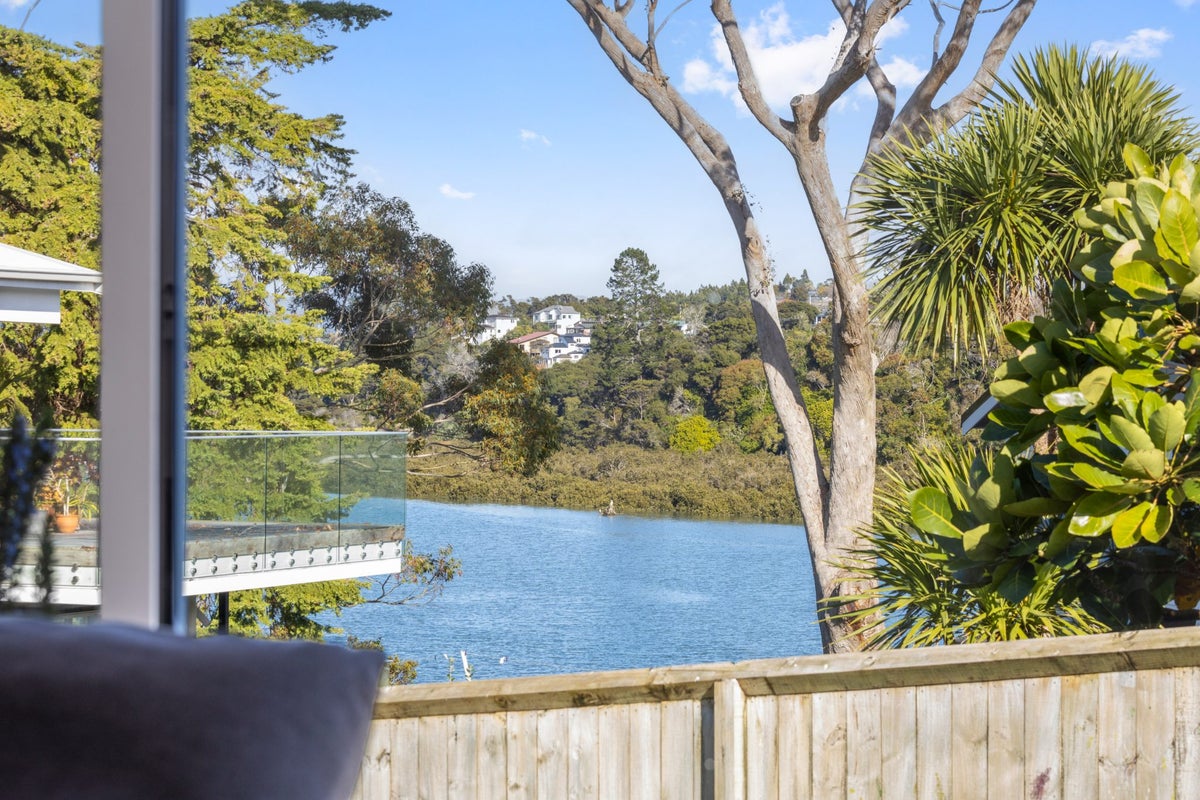 34A Abbotleigh Avenue, Te Atatu Peninsula, Auckland - Carousel 1