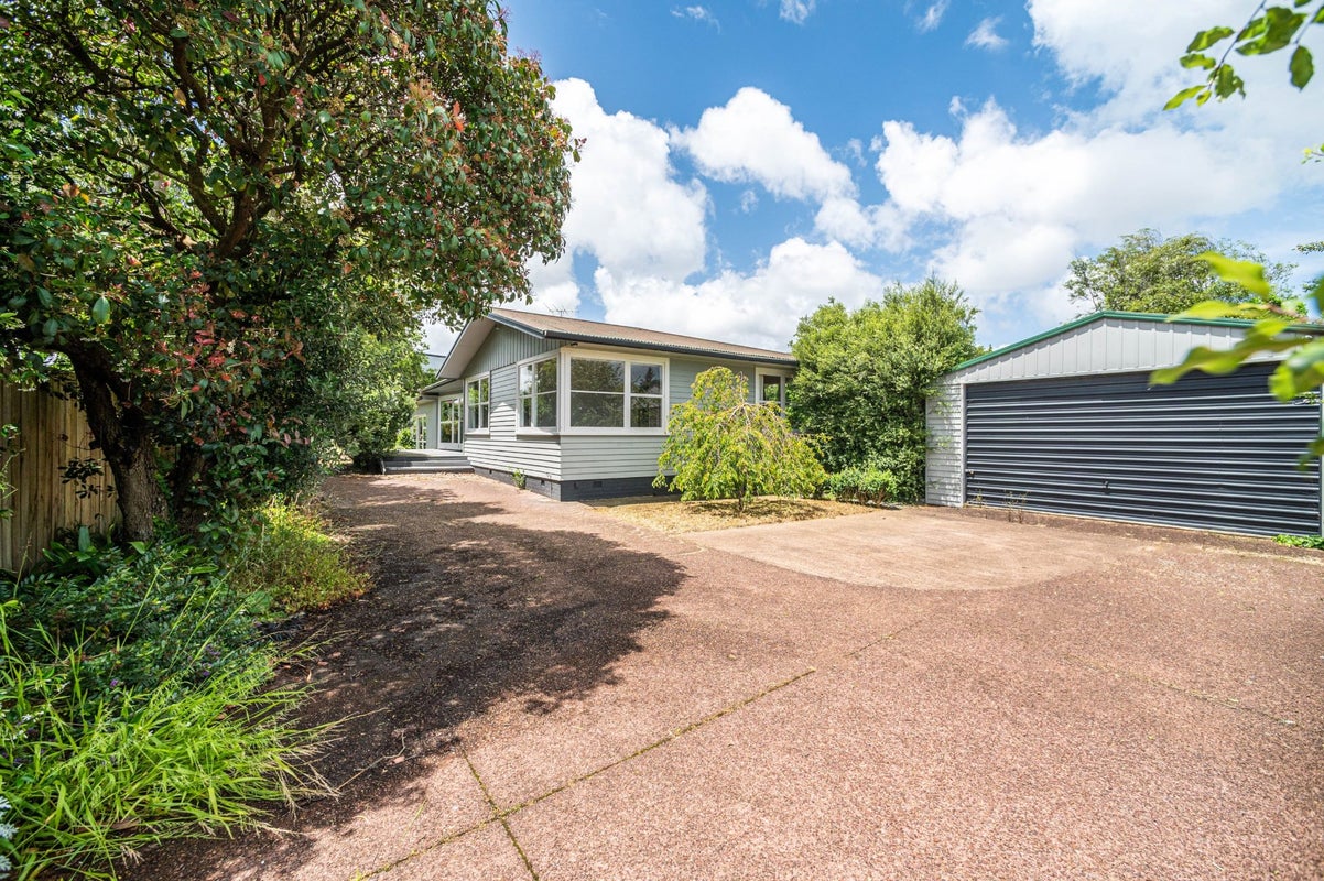 34 Te Kanawa Crescent, Henderson, Auckland - Carousel 1