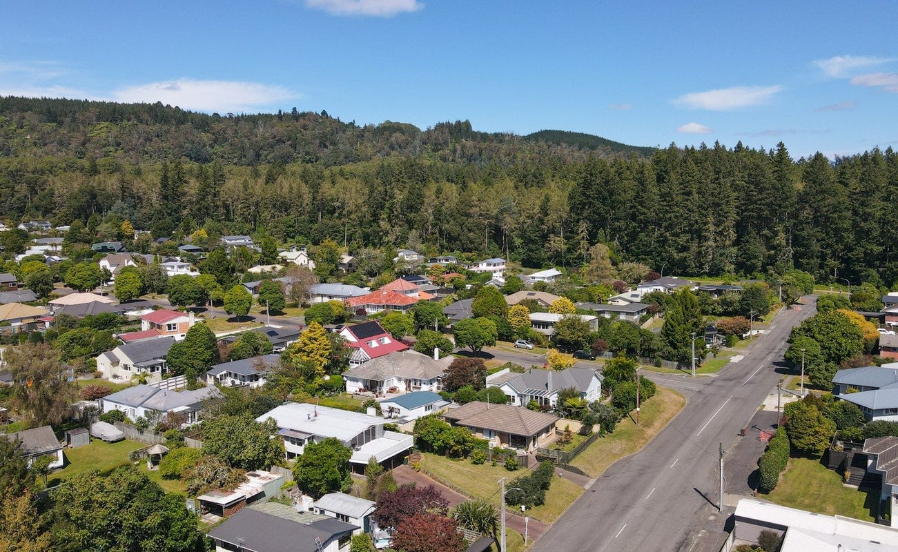 15 Lynmore Avenue, Lynmore, Rotorua - Carousel 19