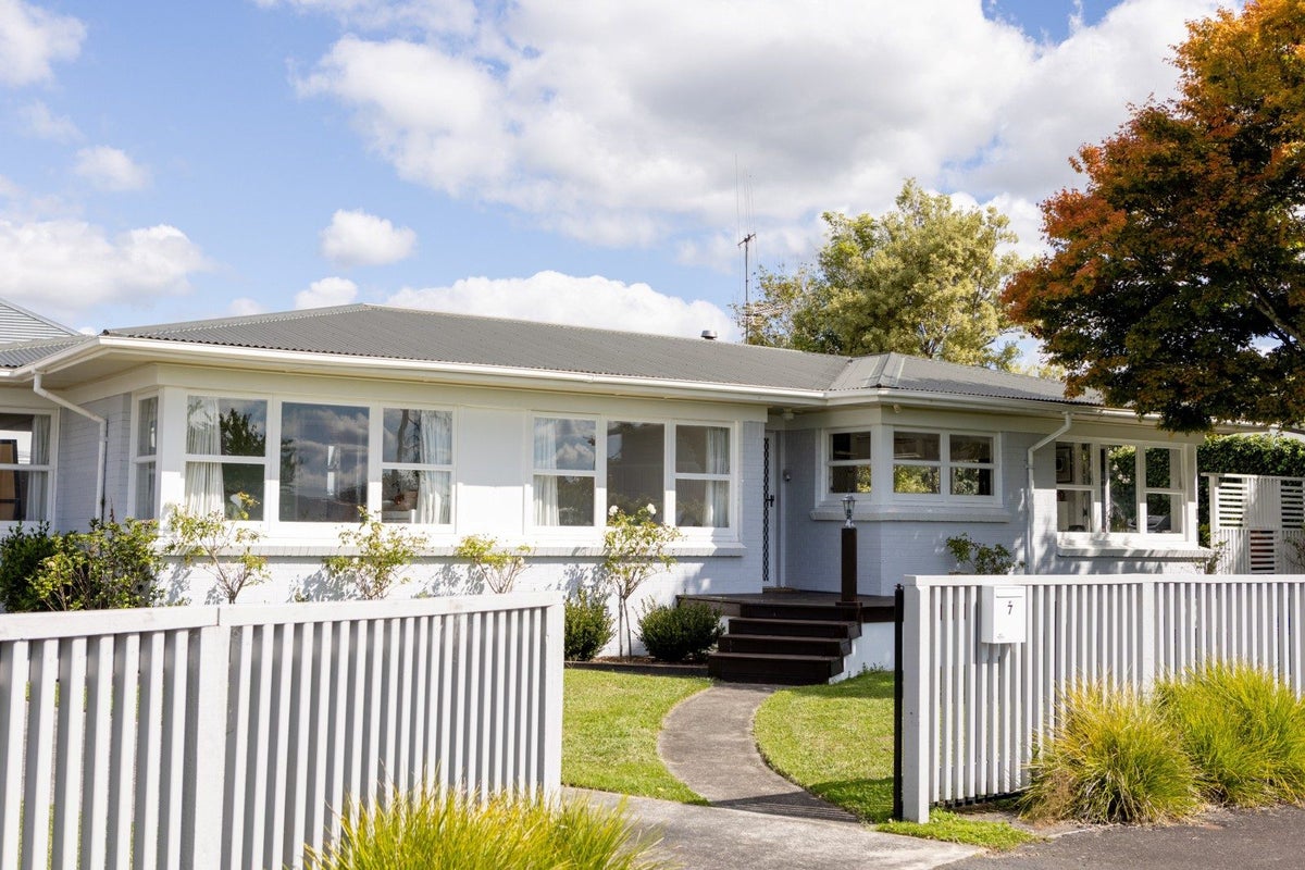 7 Partington Place, Beerescourt, Hamilton - Carousel 1