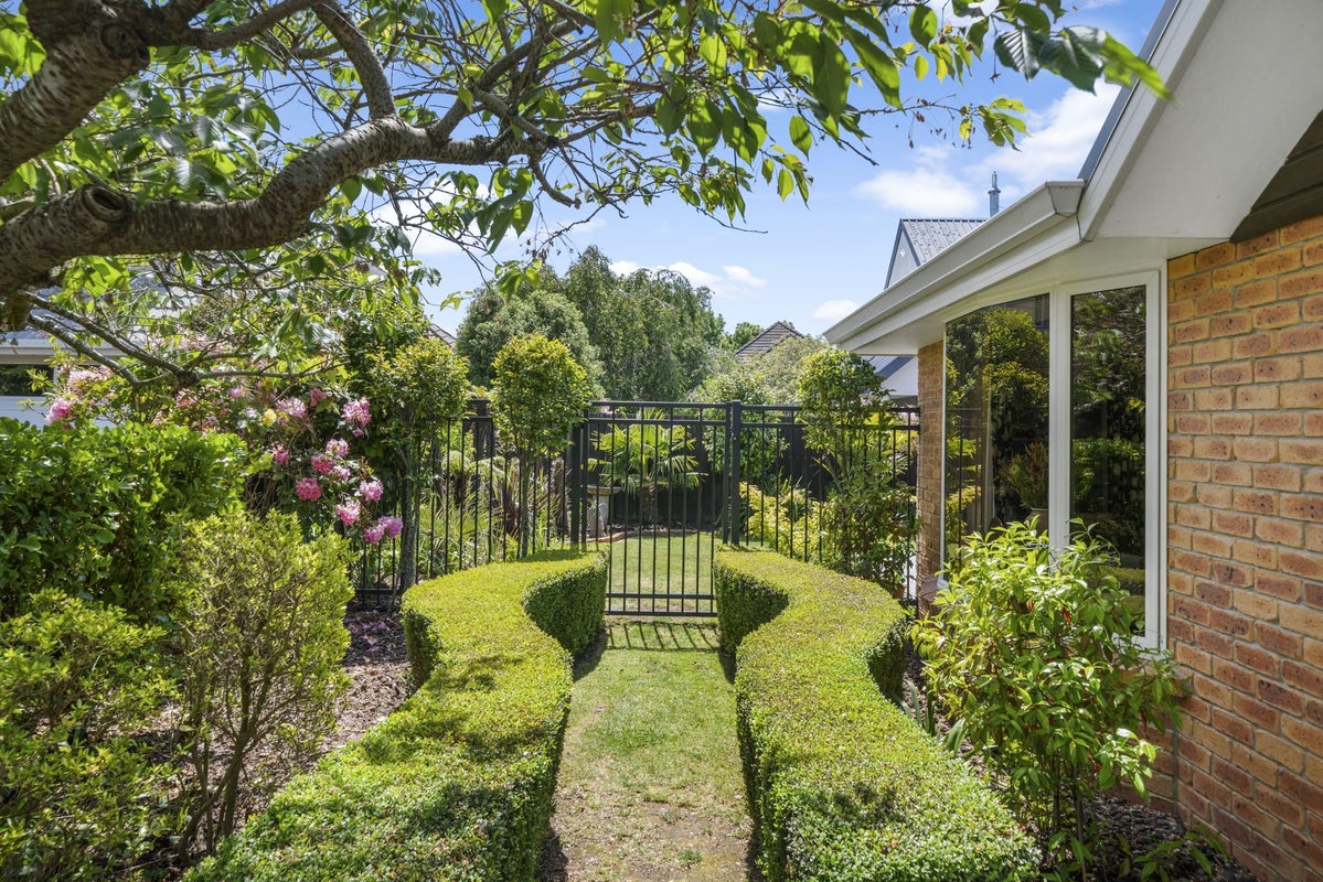 15 Wardour Mews, Avonhead, Christchurch - Carousel 2