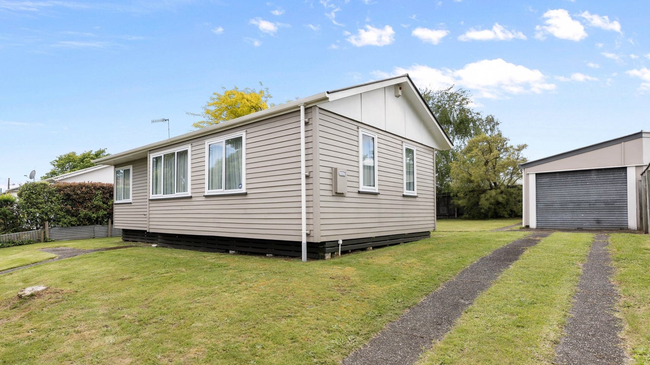 9 Te Takinga Street, Turangi - Carousel 1
