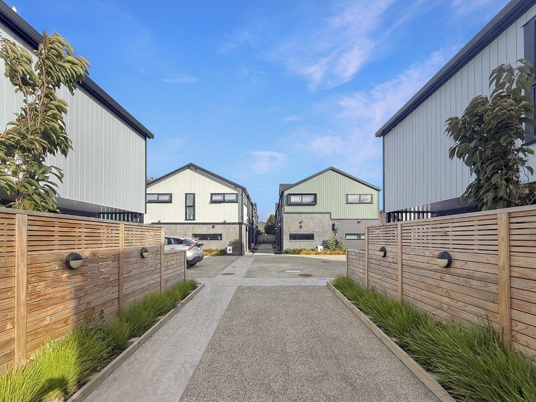 5/6 Victoria Street, Ebdentown, Upper Hutt - Carousel 17