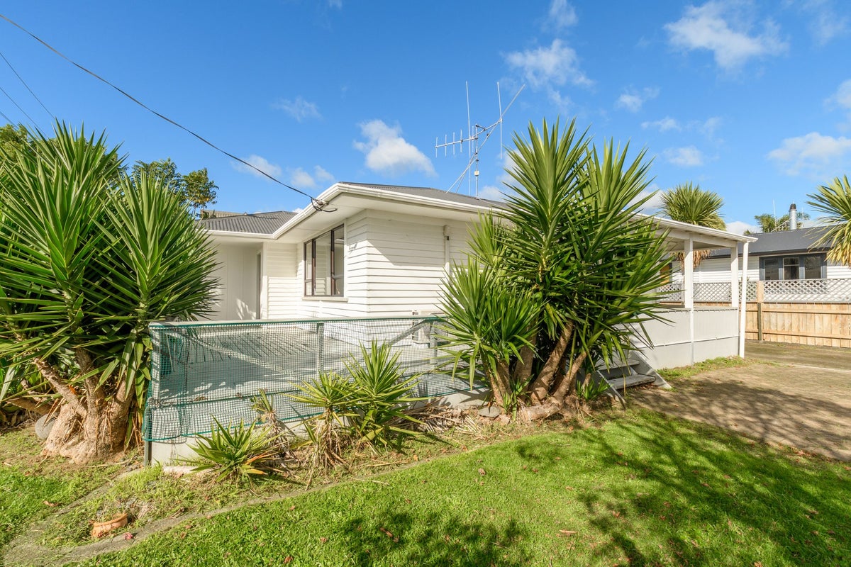 2 Lumsden Street, Greerton, Tauranga - Carousel 1