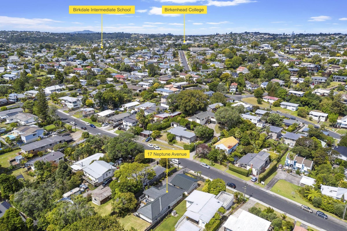 17 Neptune Avenue, Beach Haven, Auckland - Carousel 21