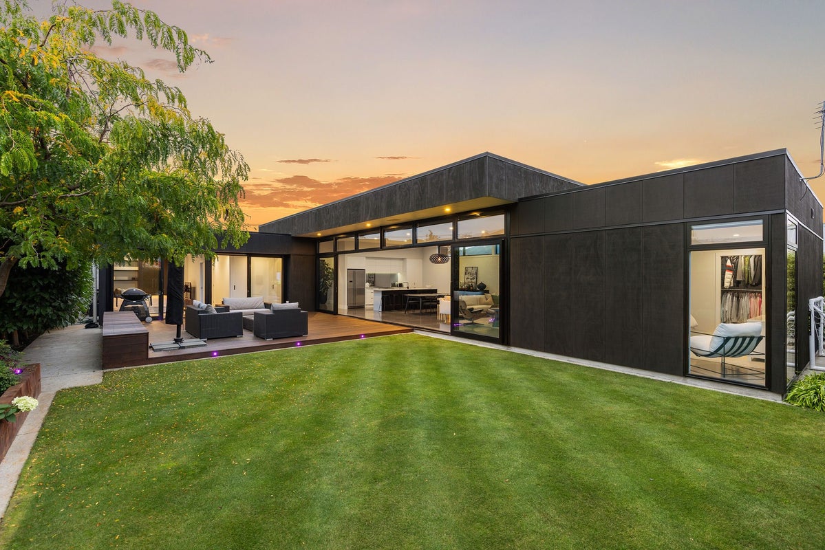 27 Mayfield Avenue, Mairehau, Christchurch - Carousel 1