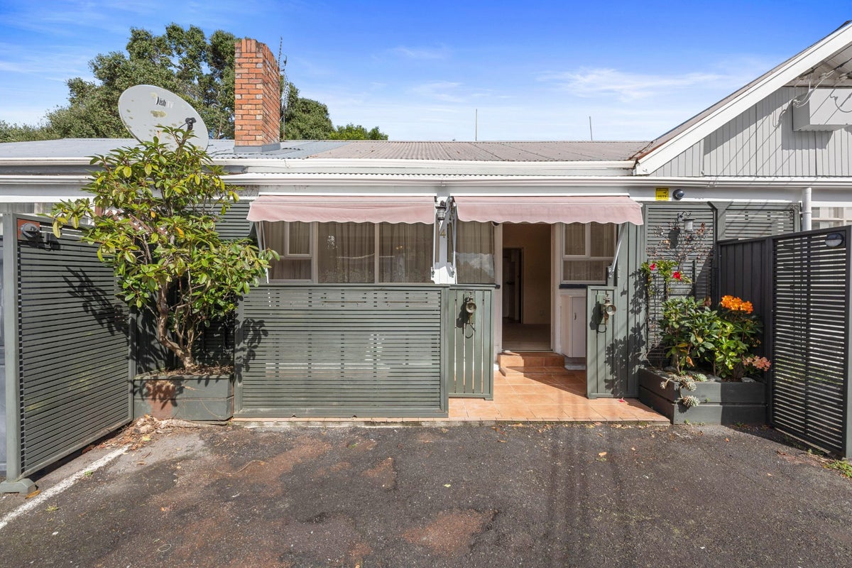 4/9 August Place, Greenlane, Auckland - Carousel 1