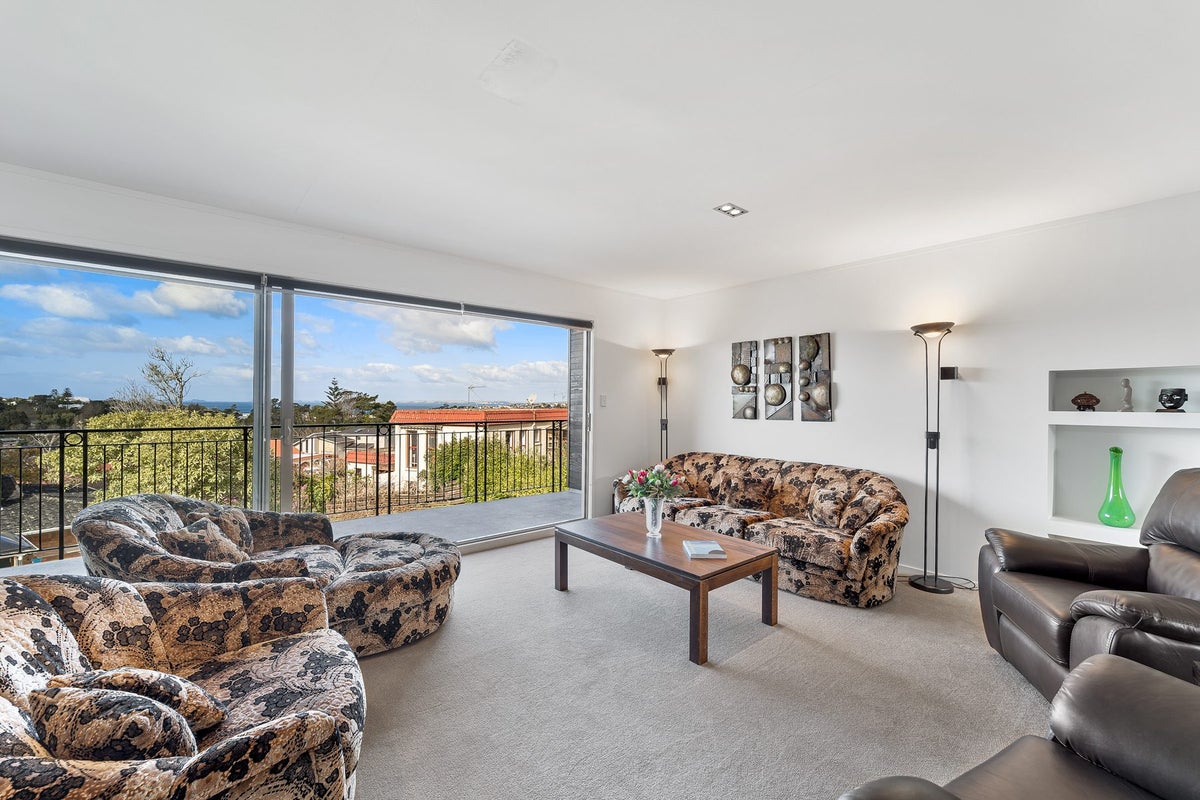 19 Robin Lane, Browns Bay, Auckland - Carousel 2