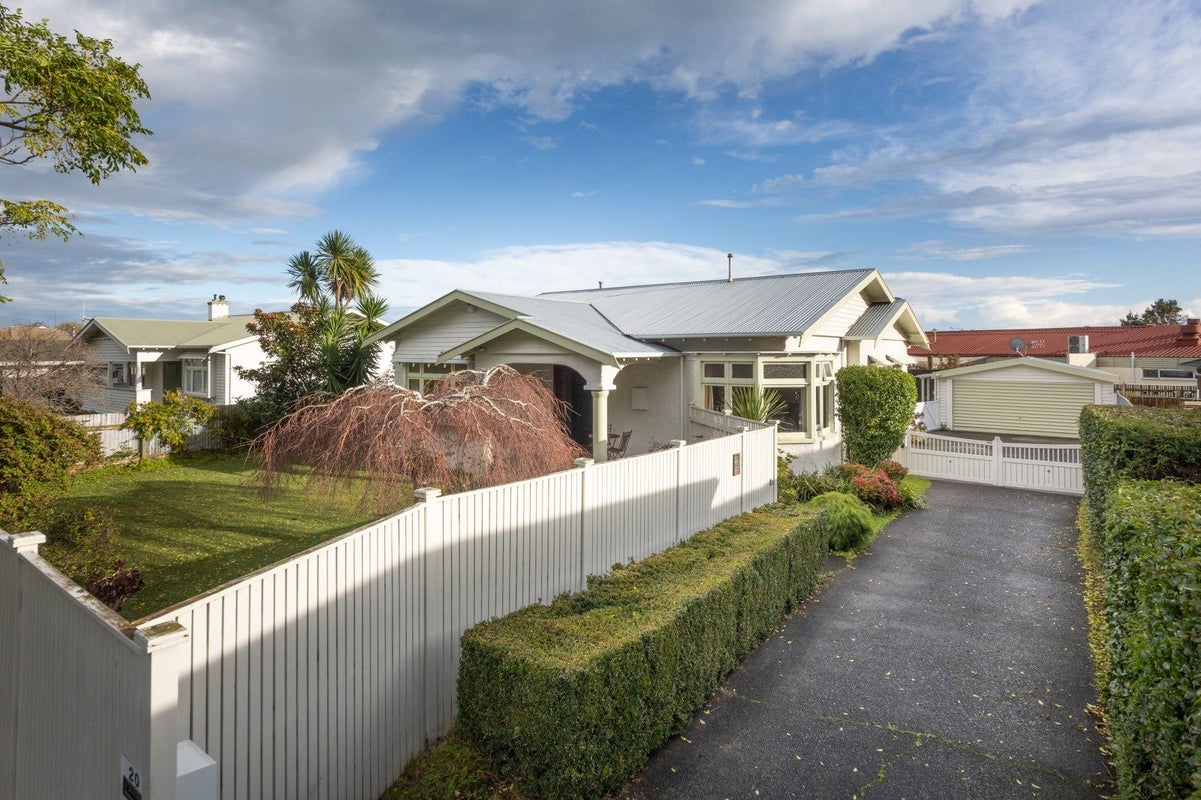 20 Mahoe Avenue, Takaro, Palmerston North - Carousel 1