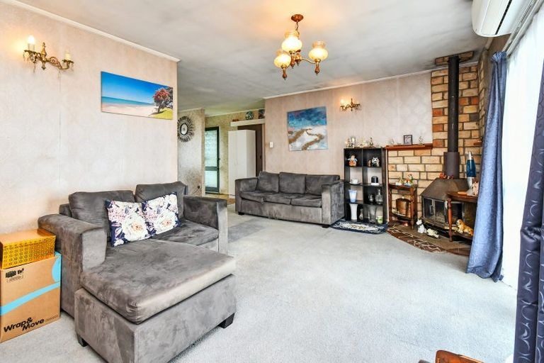 44 Burundi Avenue, Clendon Park, Auckland - Carousel 1