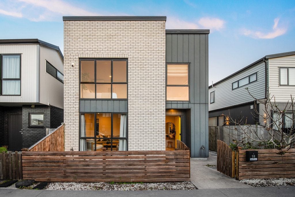 18 Skua Road, Hobsonville, Auckland - Carousel 1