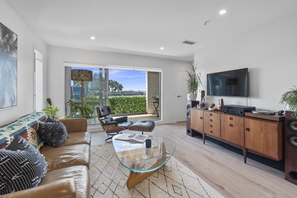 4/4 Jutland Rd, Hauraki, Auckland - Carousel 1