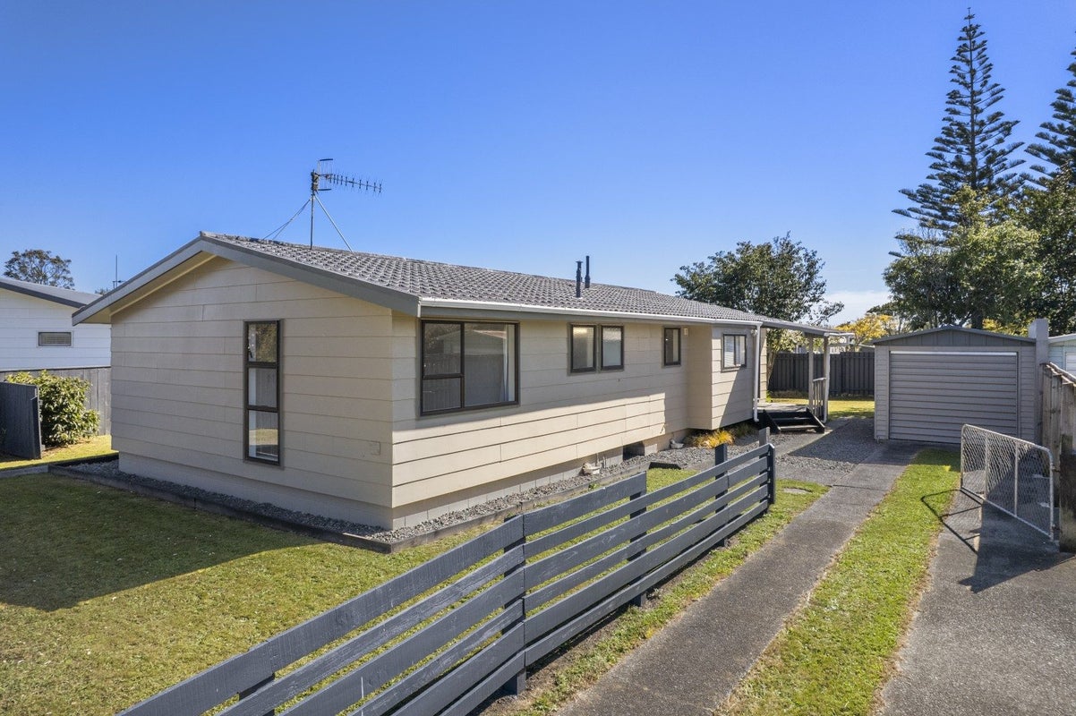 21 Morgan Crescent, Levin, Levin - Carousel 2