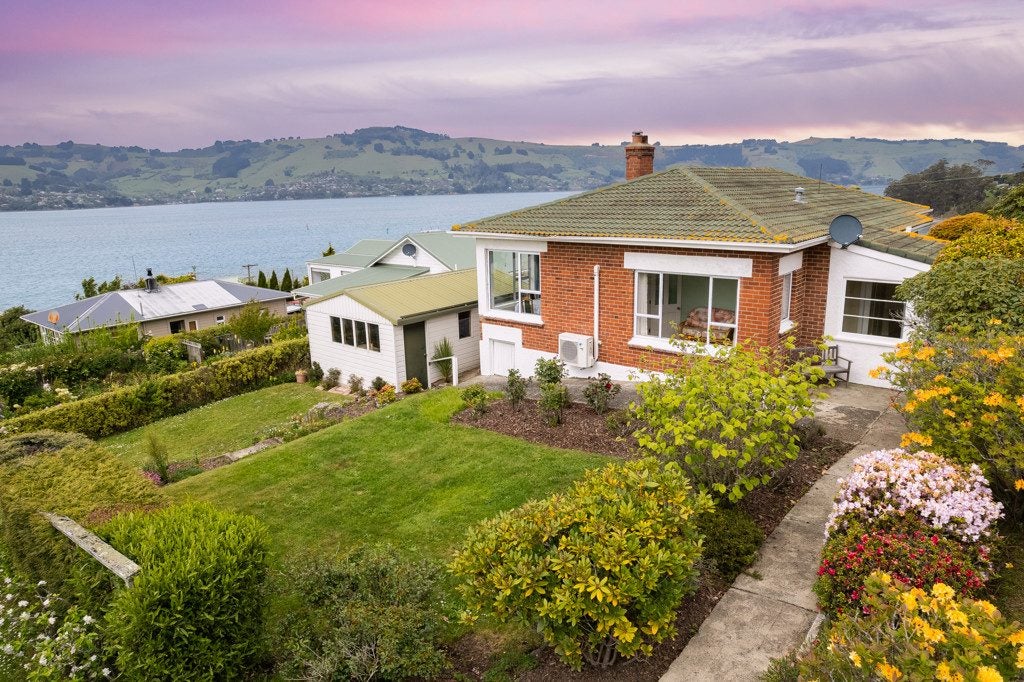 6 Huia Street, Saint Leonards, Dunedin - Carousel 1