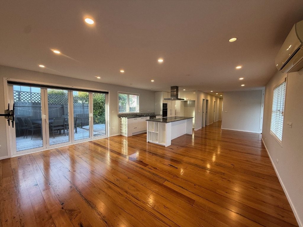 102 Owairaka Avenue, Mount Albert, Auckland - Carousel 2