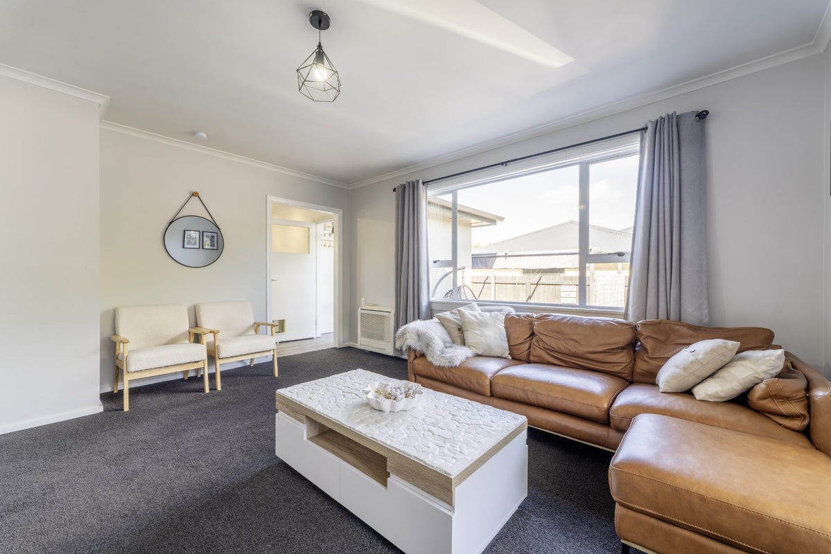 10 Athol Place, Highfield, Timaru - Carousel 1