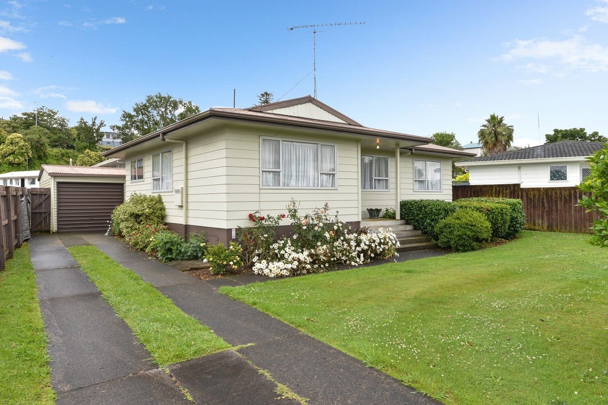 414 Kahikatea Drive, Dinsdale, Hamilton - Carousel 2