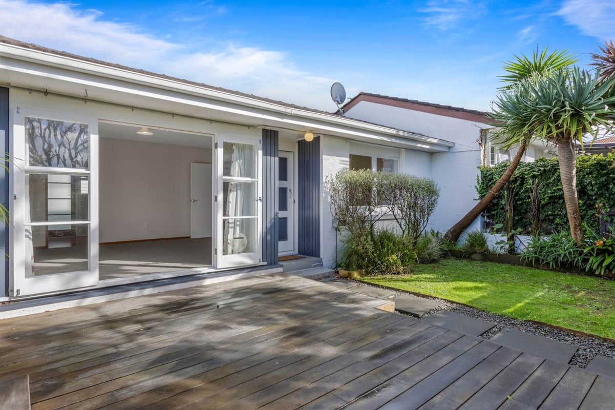 2/54 Ngataringa Road, Devonport, Auckland - Carousel 2
