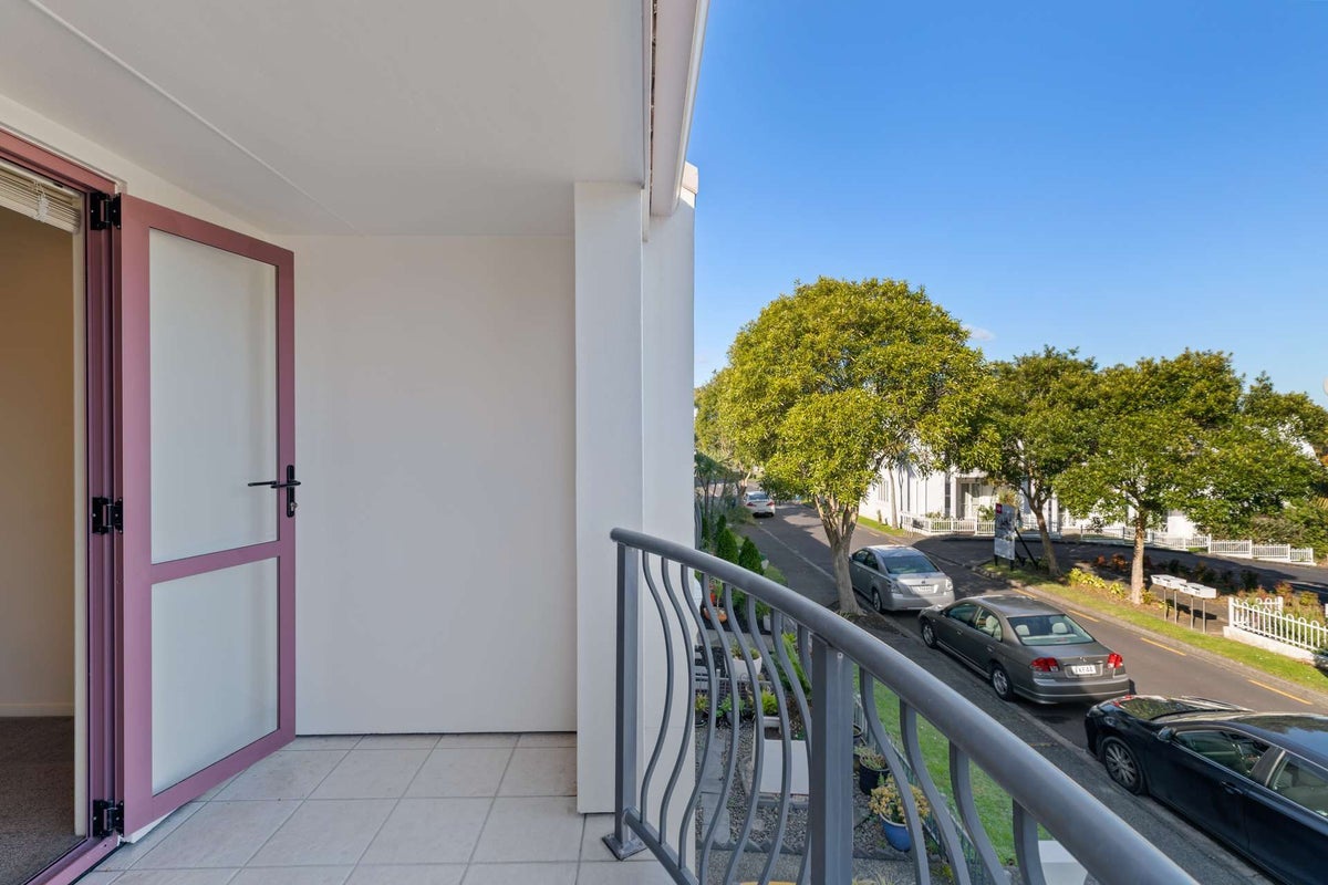 32 Winery Way, Henderson, Auckland - Carousel 2