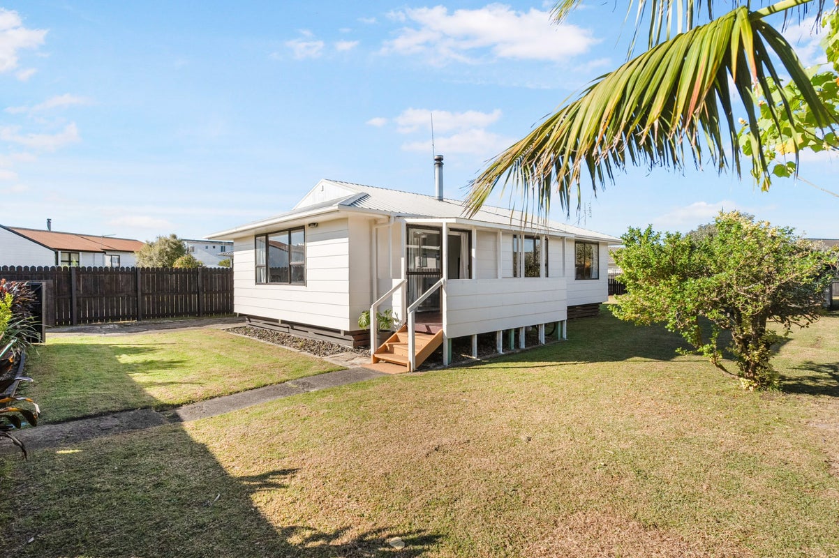 22 Compass Place, Te Atatu Peninsula, Auckland - Carousel 1