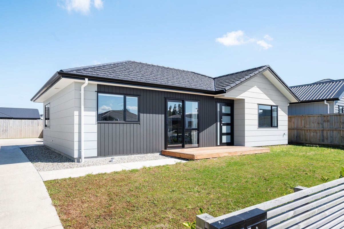 1/11 Tiro Place, Rototuna North, Hamilton - Carousel 1