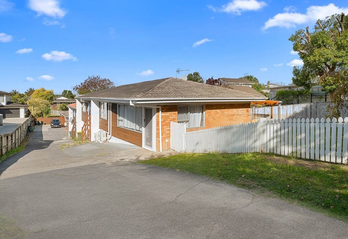 1/112 Gossamer Drive, Pakuranga Heights, Auckland - Carousel 1