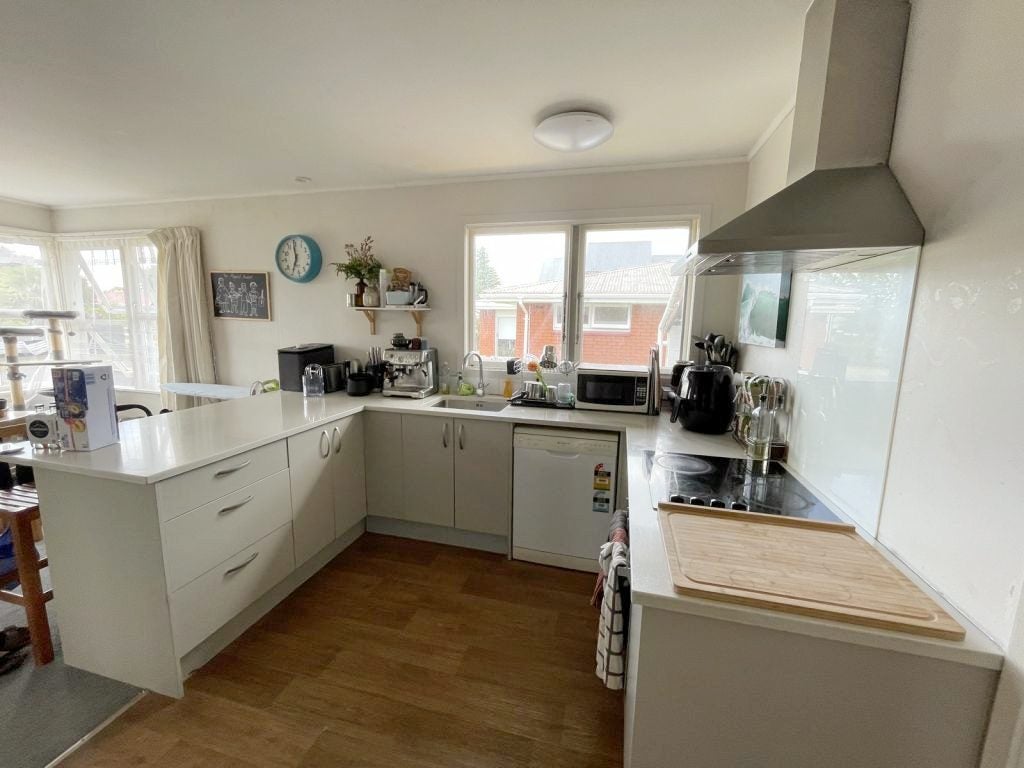 33 Regent Street, Silverdale, Hamilton - Carousel 2