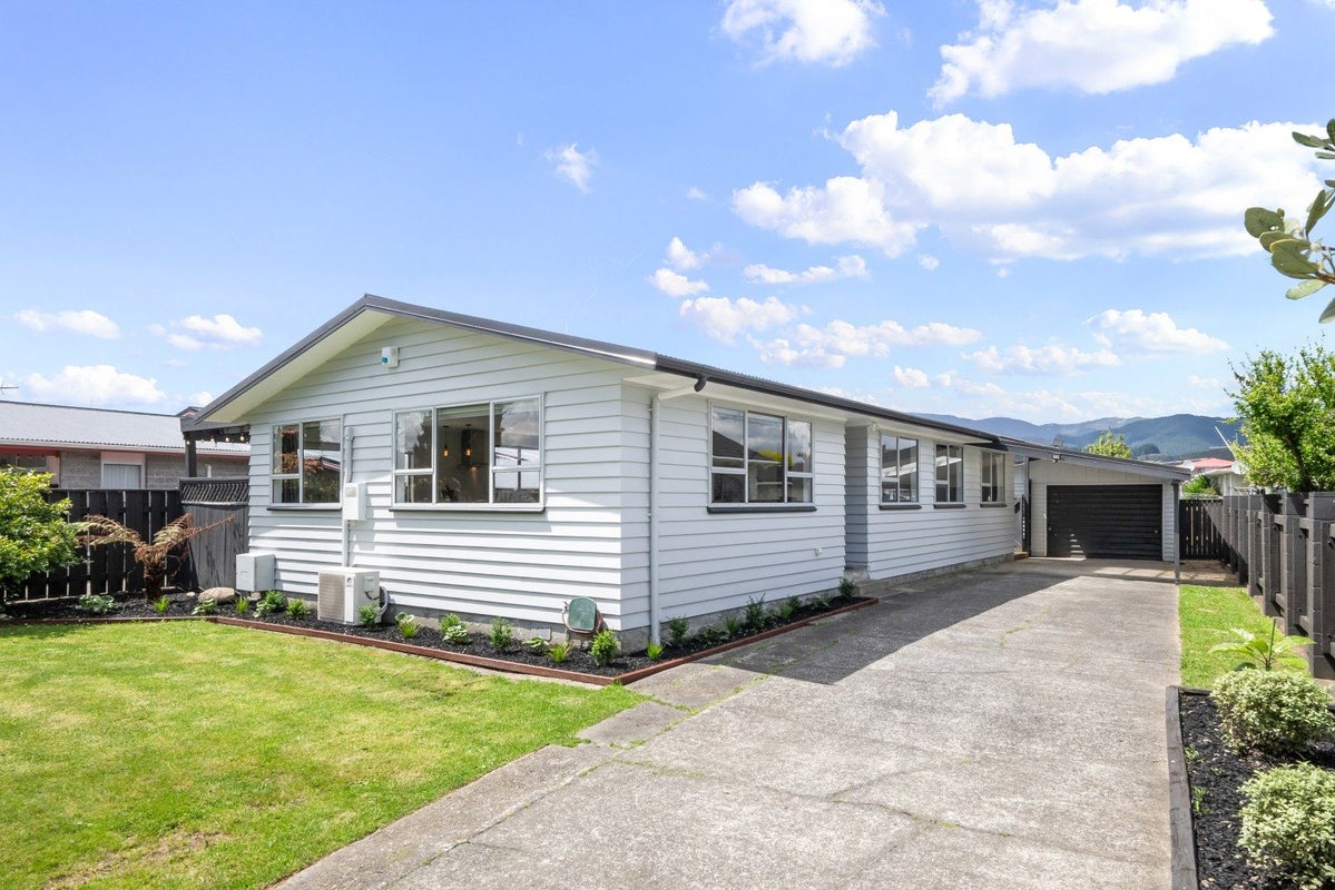 4 Harvard Grove, Totara Park, Upper Hutt - Carousel 2