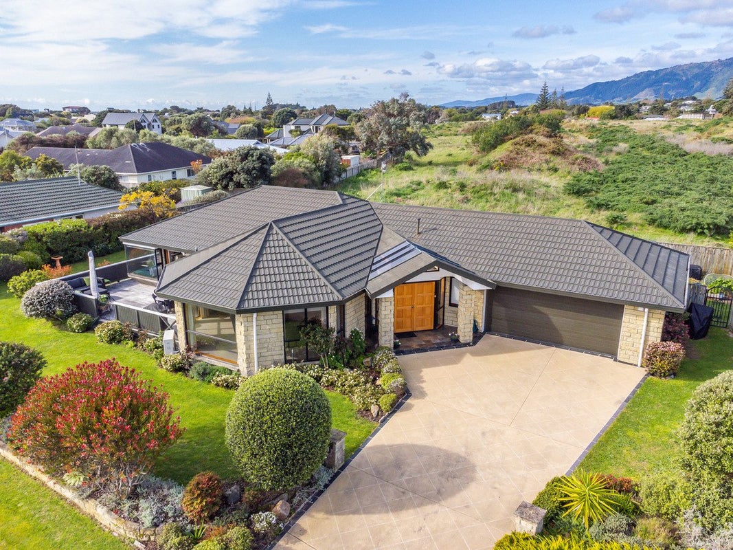 11 Barrett Drive, Waikanae Beach, Waikanae - Carousel 2
