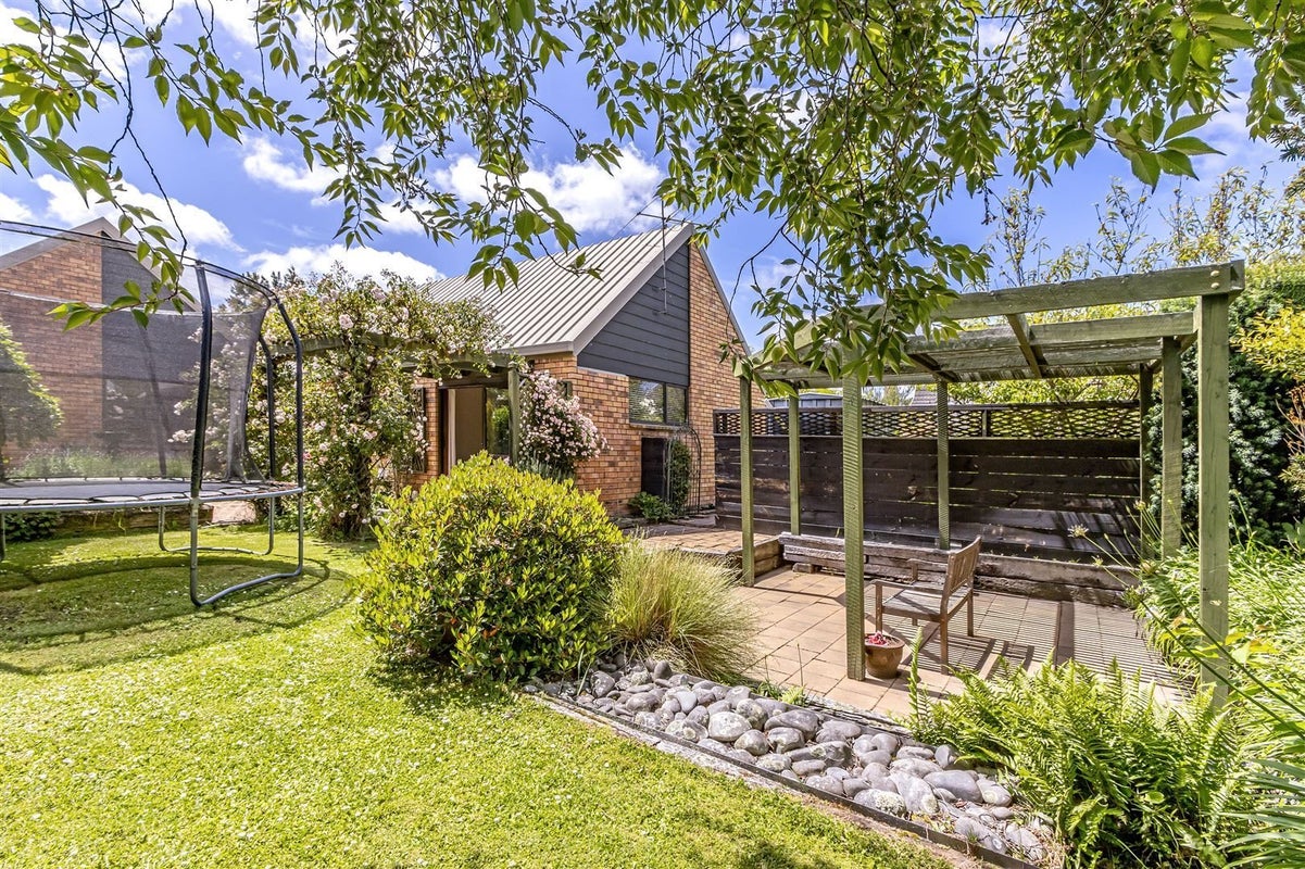 15 Crosdale Place, Burnside, Christchurch - Carousel 2