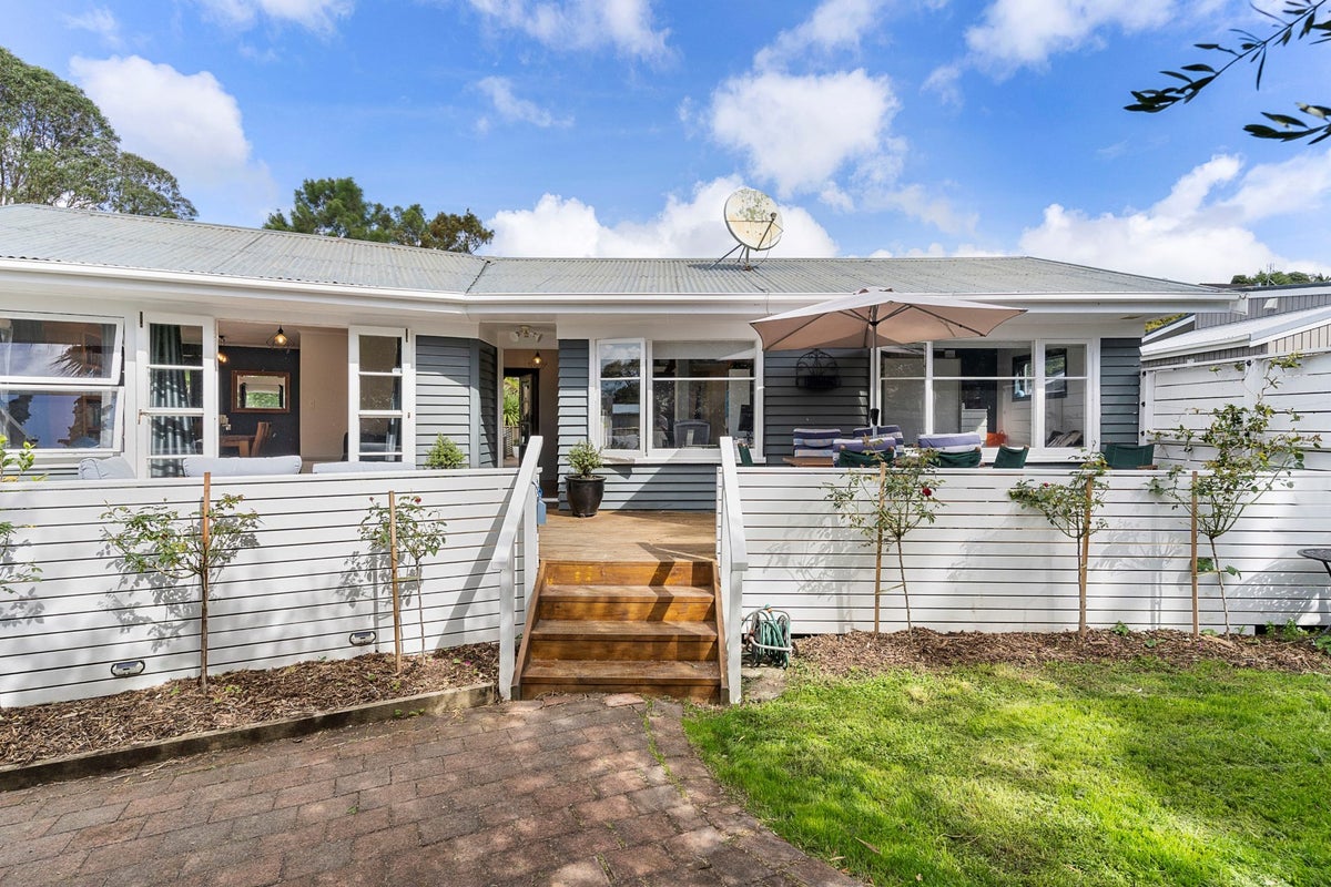 15 Abraham Place, Saint Johns, Auckland - Carousel 1