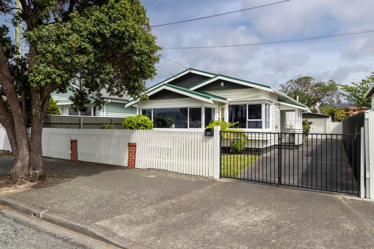 21 Collins Street, Petone, Lower Hutt - Carousel 1
