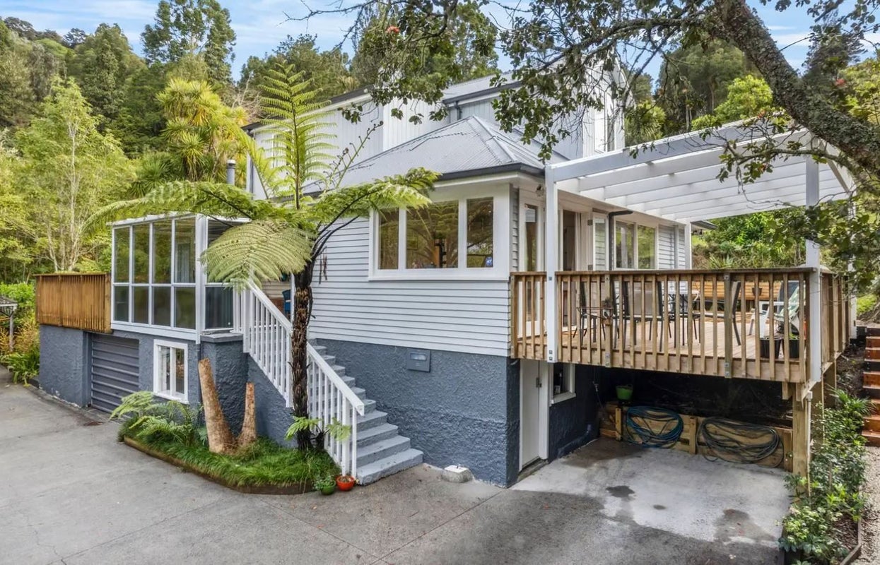 199 Woodlands Park Road, Titirangi, Auckland - Carousel 1