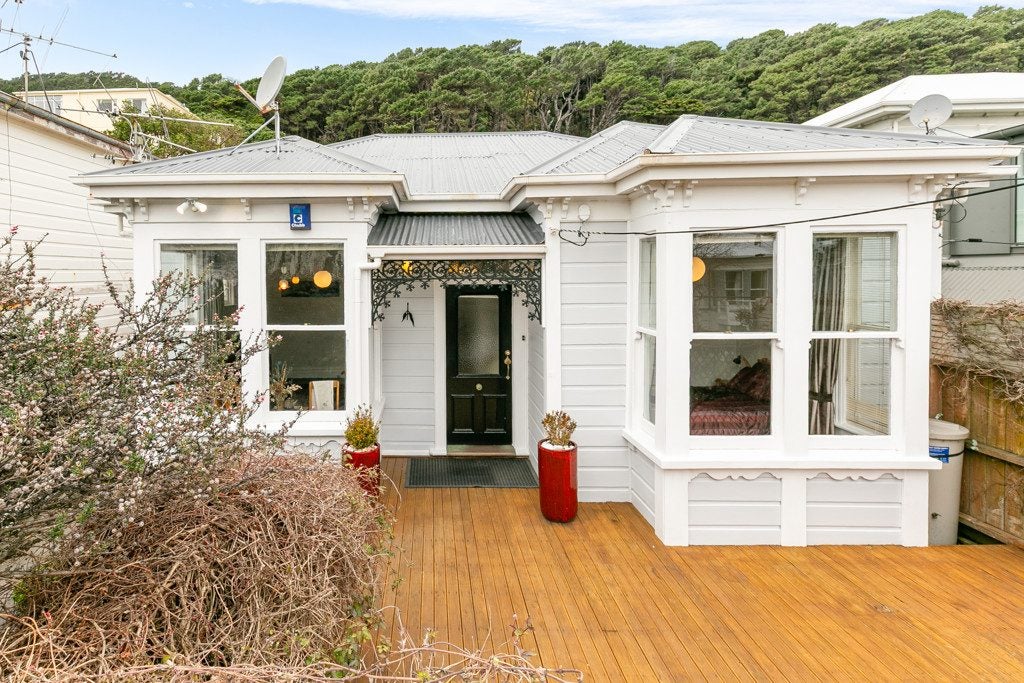 81 Austin Street, Mount Victoria, Wellington - Carousel 1