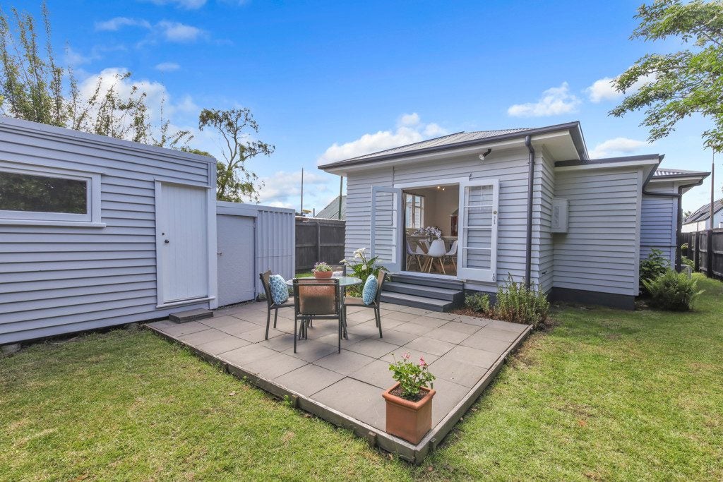 36 Edgeware Road, St Albans, Christchurch - Carousel 2